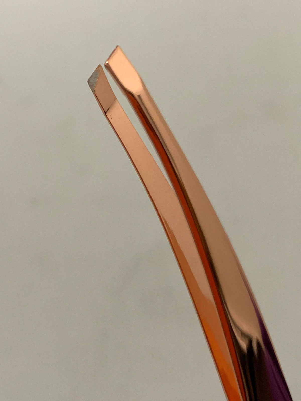 Pinça Rosé Gold Hello Kitty Chanfrada